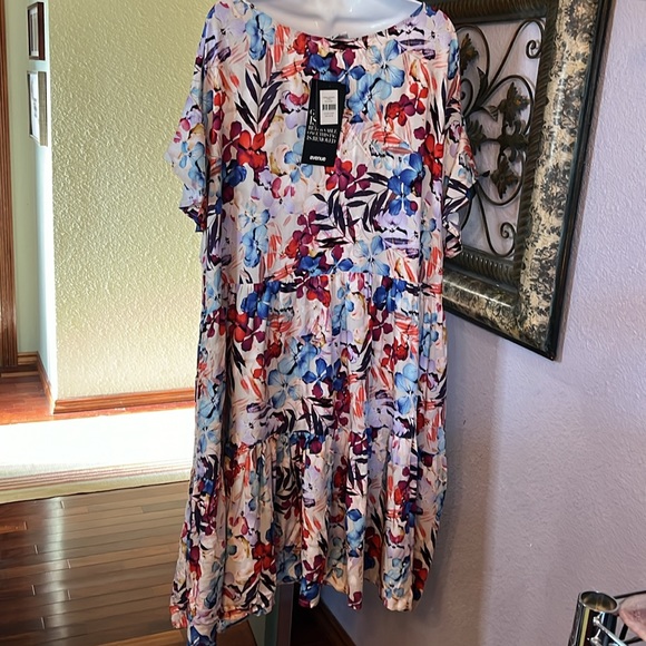 NWT AVENUE Tiered Dress - bright fun Viscose floral V-Neckline Sz 26/28 - Picture 6 of 12